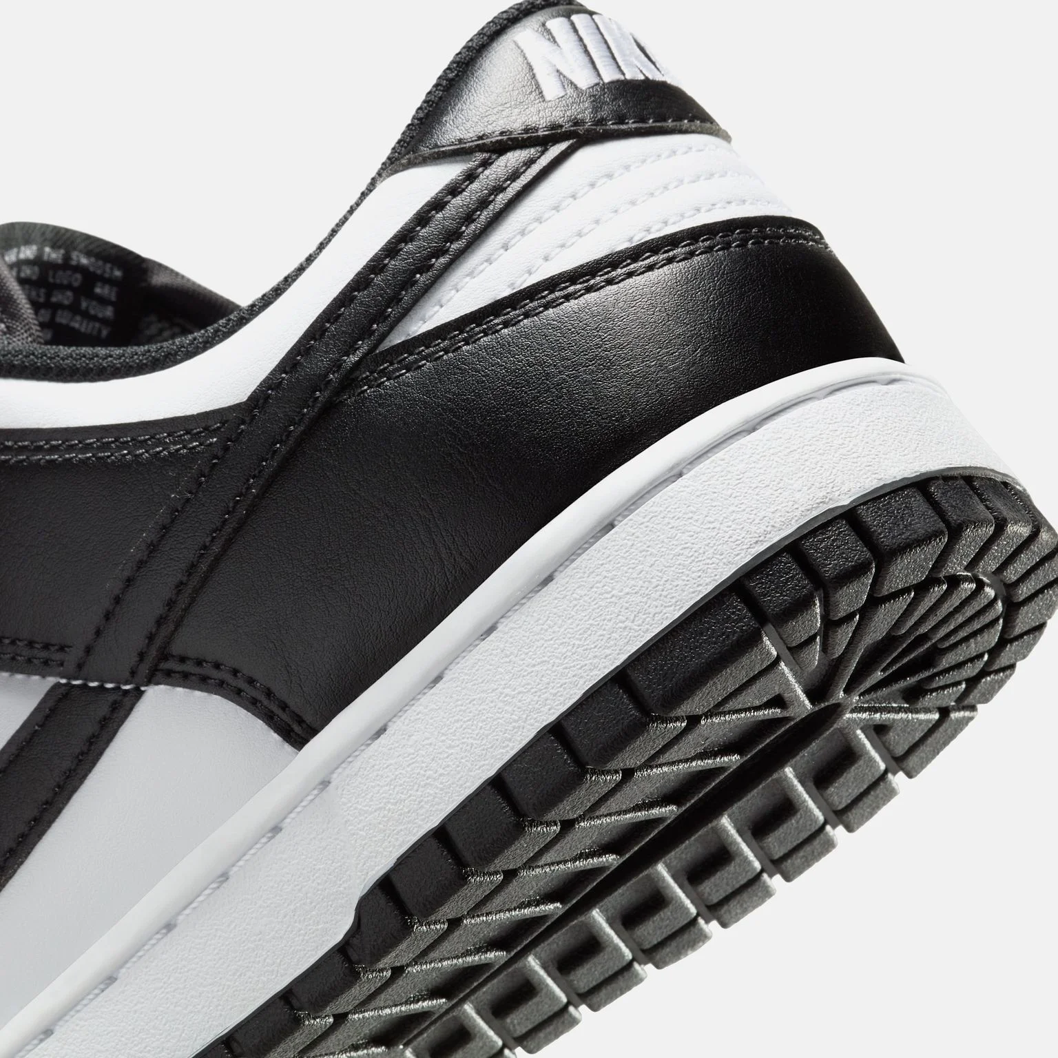 Nike Dunk Low Retro "Panda" 