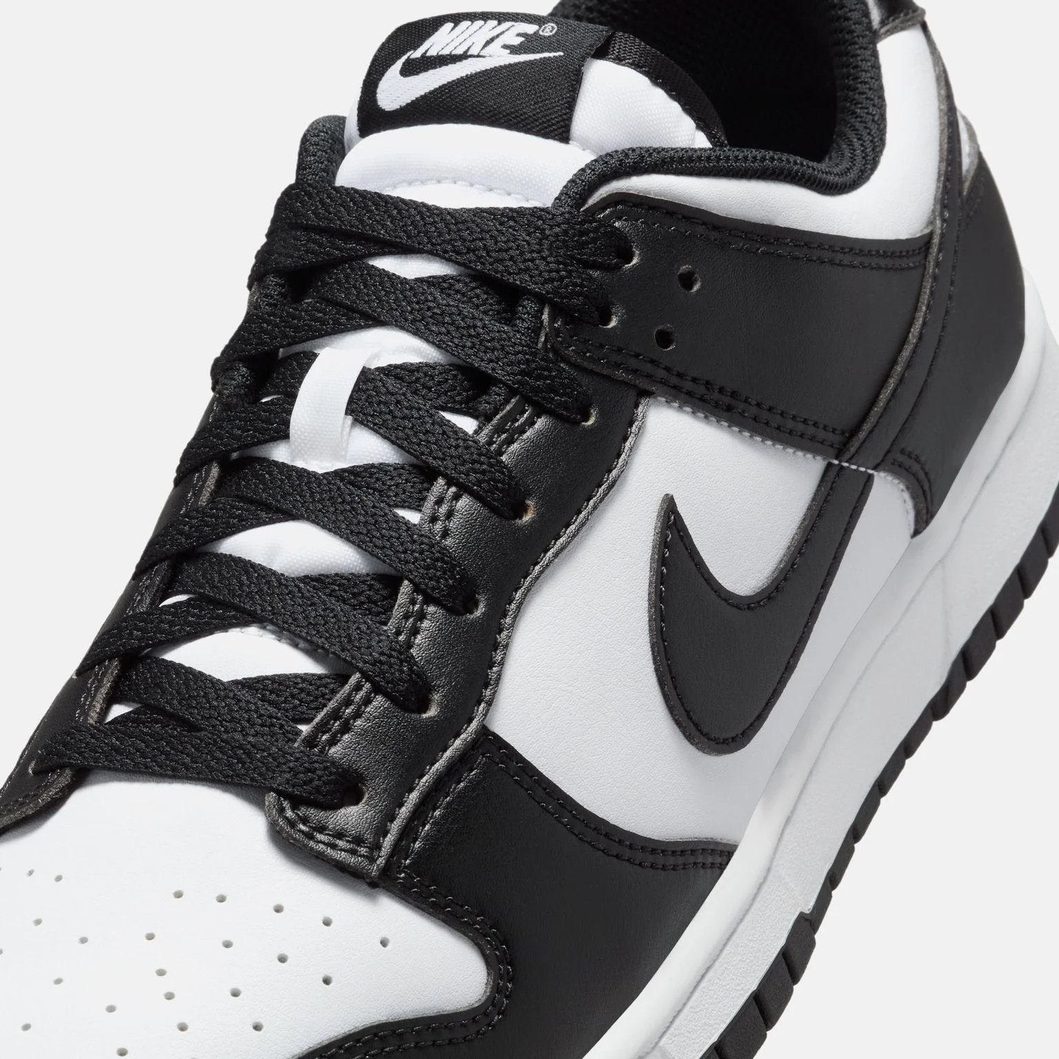 Nike Dunk Low Retro "Panda" 